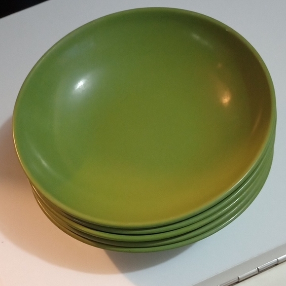 Other - Modern Green Dinnerware Set with Minimalist Design